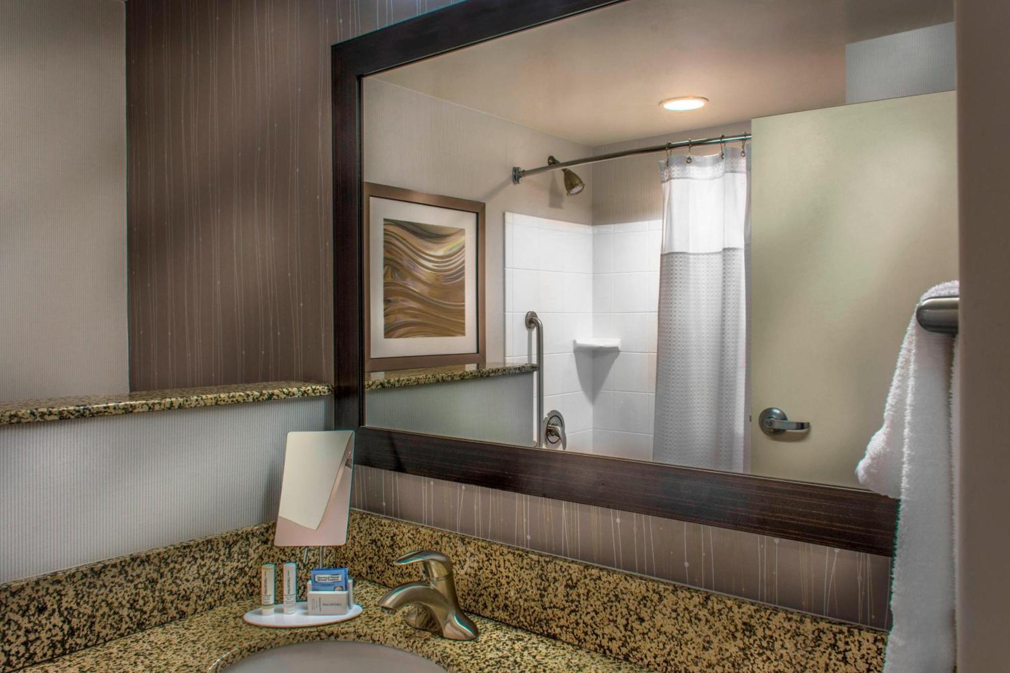 คอร์ทยาร์ด กรีสโบโร แอร์พอร์ต Hotel กรีนส์โบโร ภายนอก รูปภาพ